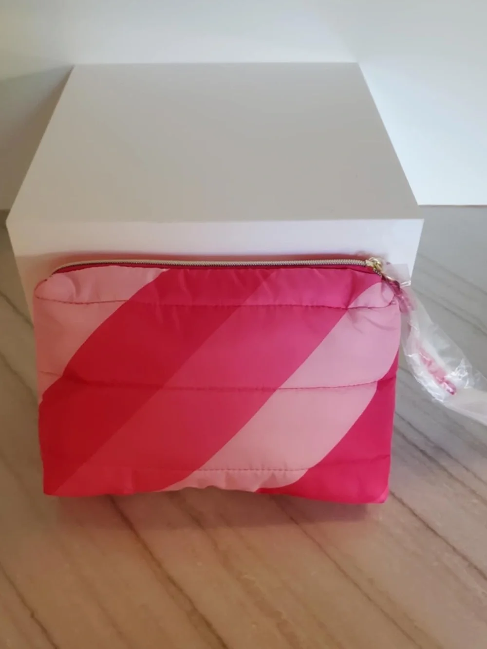✨NWOT✨Estee Lauder Pink Striped Puffy Quilted Logo Makeup Beauty Wristlet Bag